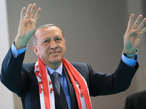 “haklıya Hakkını, Haine Cezasını Veriyoruz”