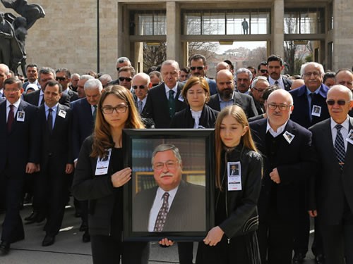Cumhurbaşkanı Erdoğan, Eski Bakanlardan Güzel İçin Tbmm’de Düzenlenen Törene Katıldı