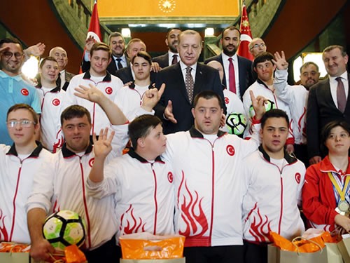 Cumhurbaşkanı Erdoğan, Down Sendromlu Sporcuları Kabul Etti