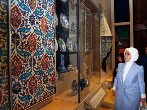 Emine Erdoğan, Victoria Albert Müzesi’ni Ziyaret Etti