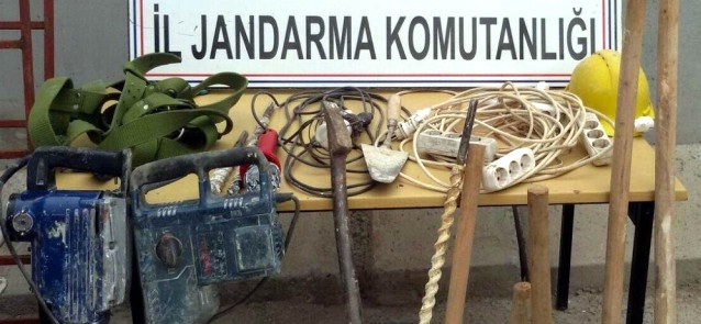 İzinsiz Kazı Yapan Tarih Hırsızları Yakalandı