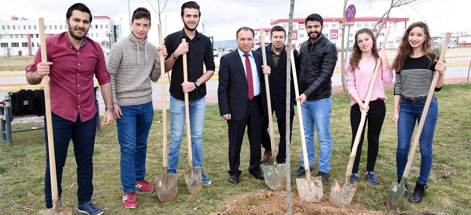 Sosyoloji öğrencileri 600 Fidanı Toprakla Buluşturdu