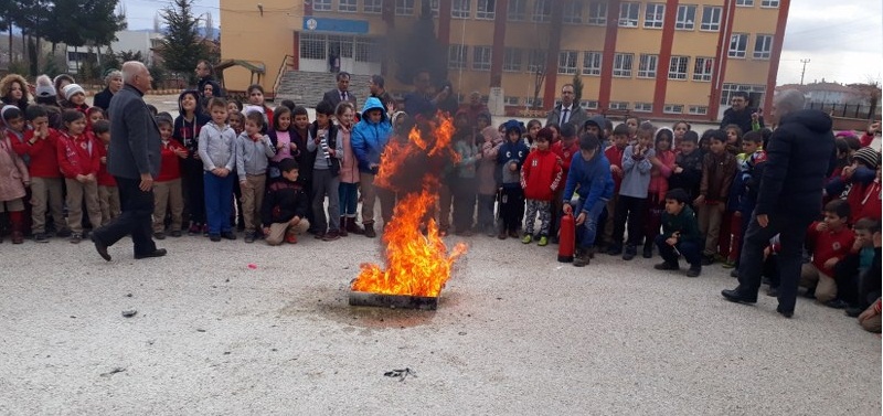 Dinar şakir ünver İlkokulunda Yapılan Yangın Tatbikatı Eleştirildi