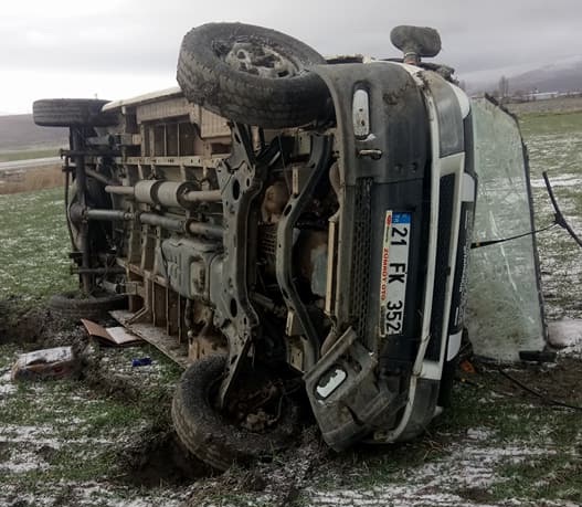 Dinar'da Trafik Kazası 2 Yaralı