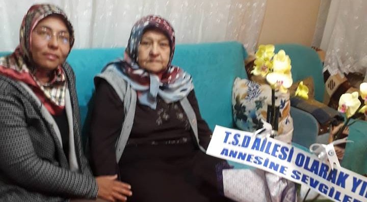 Sakatlar Derneği Hamide Süngü'yü Yılın Annesi Seçti