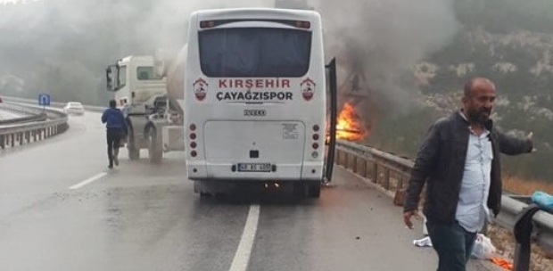 Otobüs Alev Topuna Döndü