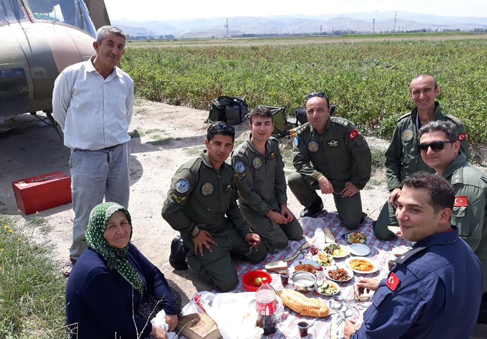 Askeri Helikopter şuhut'a Zorunlu İniş Yaptı