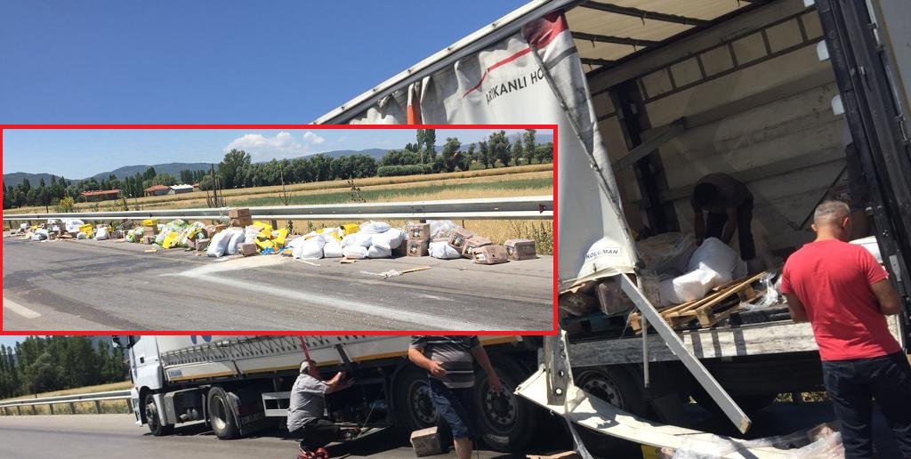 Kargo Tırından Koliler Yollara Savruldu..