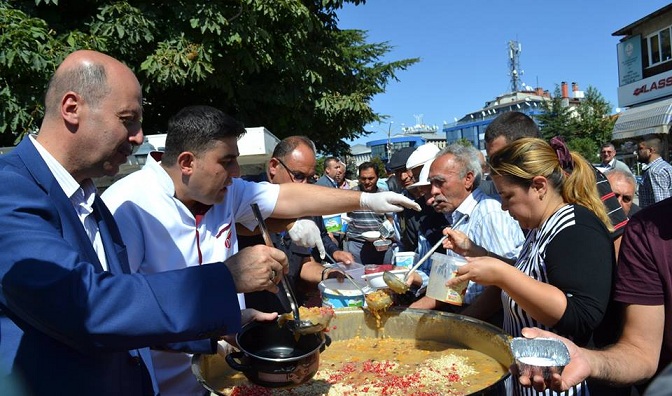 şuhut Belediyesi 10. Aşure Etkinliğine Yoğun Katılım