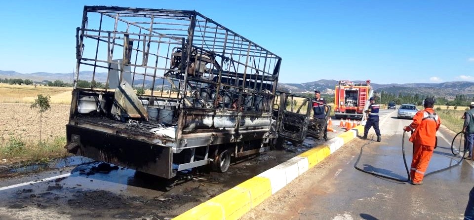 Karayollarına Ait Araç Yanarak Kullanılamaz Hale Geldi..