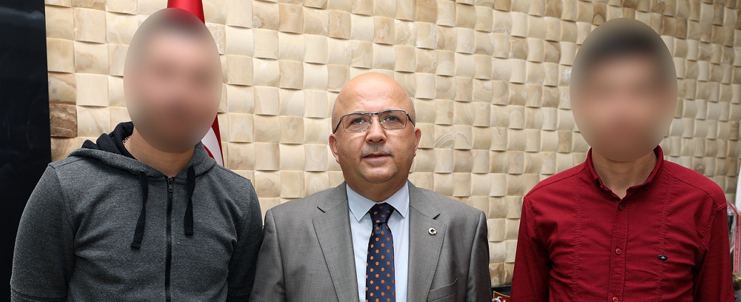O Gençlerden Biri özür Diledi..!!