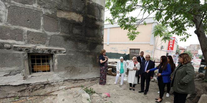 Sahipler Sultan Türbesi Restore Ediliyor