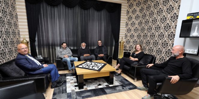Yönetmen Sinan çetin Ve ünlü Oyunculardan Ziyaret