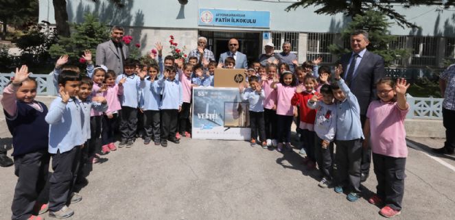 Eğitim Yuvaları Teknolojiyle Donatılıyor