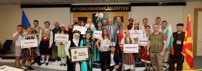 Başkan´dan Halk Oyunları Ekiplerine Teşekkür