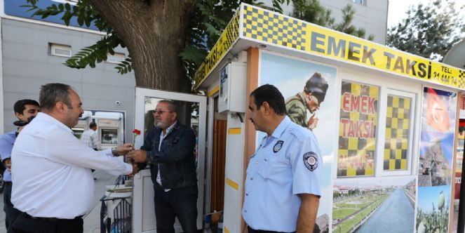 Zabıtadan Esnafa Karanfil