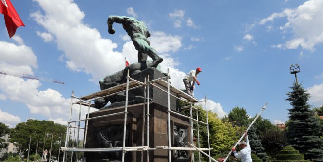 Utku Anıtı´nın Bakım Ve Onarımı Yapılıyor