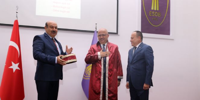 Esnaf Dostu Başkan´a Ahilik Unvanı Verildi