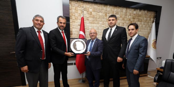 Başkan çoban´a Teşekkür Plaketi