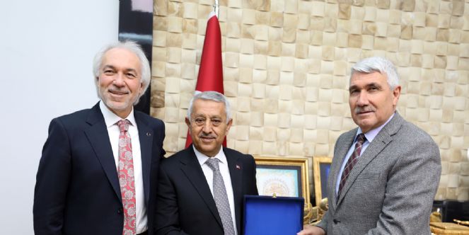 Başkan Zeybek’e Komşudan Tebrik Ziyareti