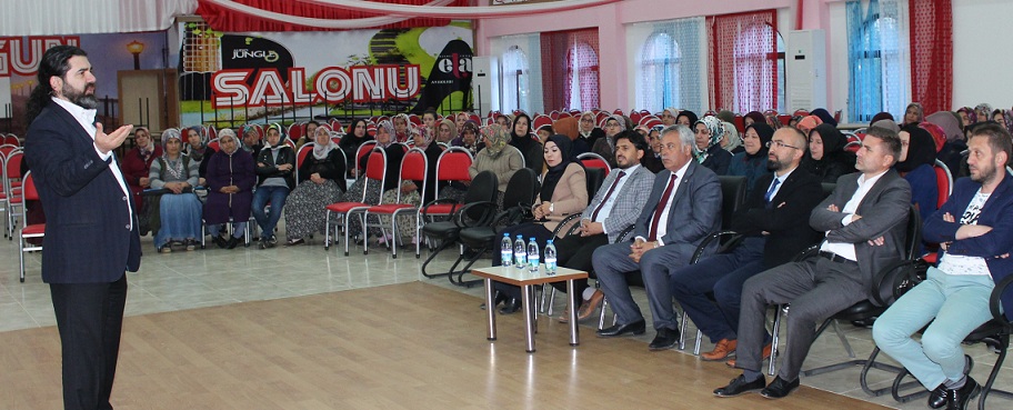 Uzman Psikolog Eşliğinde Susuzda Ailelere Seminer Verildi