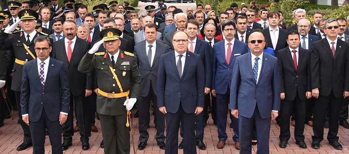 Atatürk Anıtına çelenk Sunma Töreni Düzenlendi