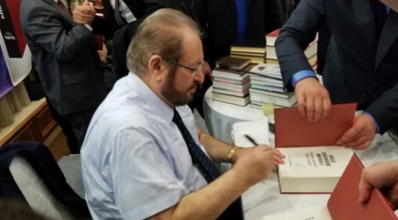 Haydar Baş’ın İmza Töreninde İzdiham Yaşandı