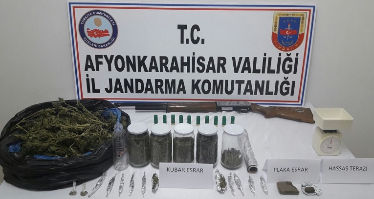 Jandarma Ekiplerinden Uyuşturucu Satıcılarına Operasyon