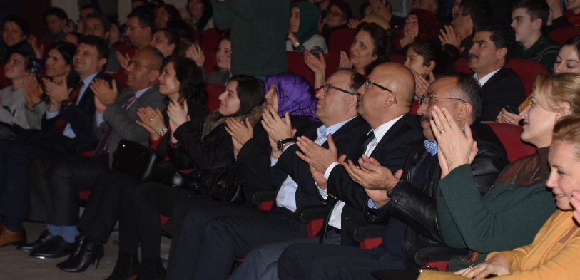 Vali Tutulmaz Profesyonel Oyununu Büyük Beyeni İle İzledi