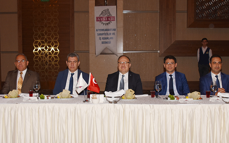 Vali Tutulmaz Afsiad’ın İftar Programına Katıldı