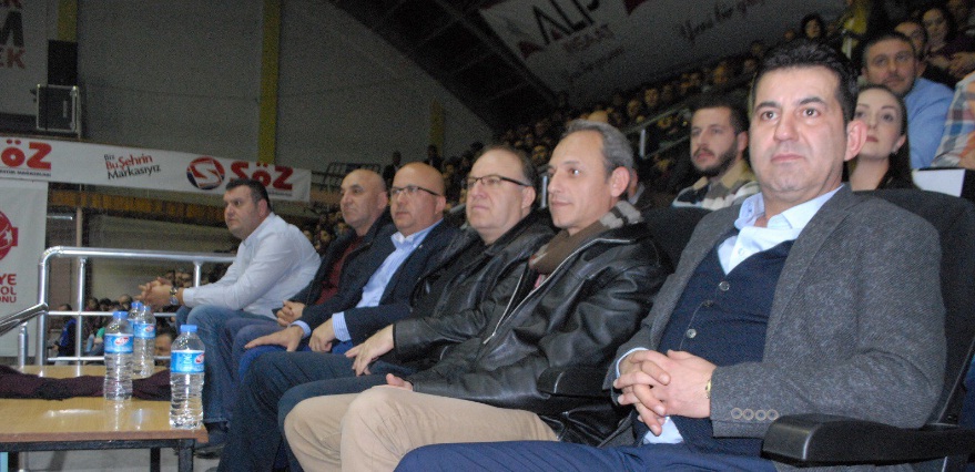 Afyon Belediyespor Basketbol Takımını Vali Tutulmaz Tebrik Etti