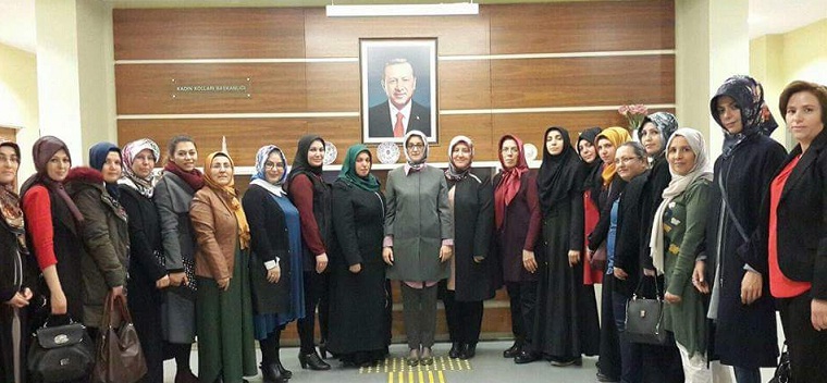 Ak Parti Kadin Kollari Genel Merkeze Cikarma Yapti Genel Afyon Yerel Basin