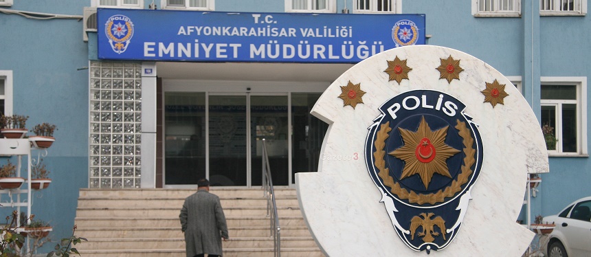 Kendilerini Polis Olarak Tanıtan Sahtekarlar Yakalandı