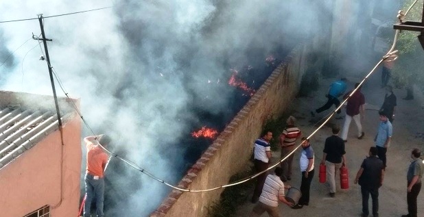 çıkan Yangında Mahalleli Ayaklandı