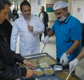 Hastalara Aşure Dagıtıldı