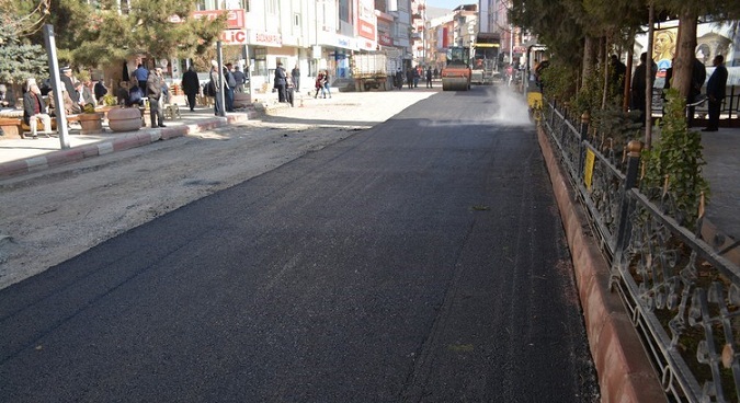 Asfaltlama Ve Taş Döşeme çalışmaları Devam Ediyor