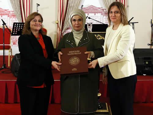 Emine Erdoğan, Bezmialem Valide Sultan Söyleşisi’ne Katıldı