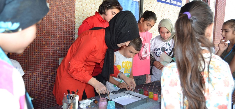Ebruyla Yürekelere Dokunuyorlar