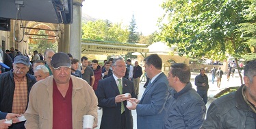 Cansuyu Derneğinden Cemaate Aşure İkramı