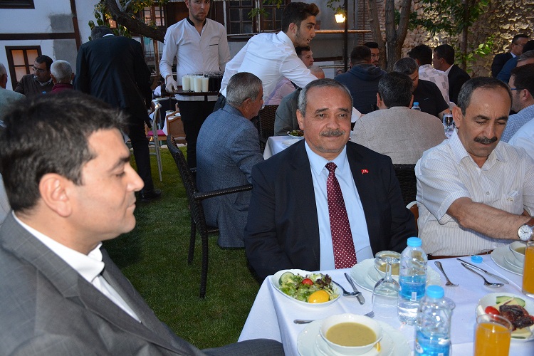 Genel Başkan Uysal İftar Yemeğinde Vatandaşlar İle Buluştu.