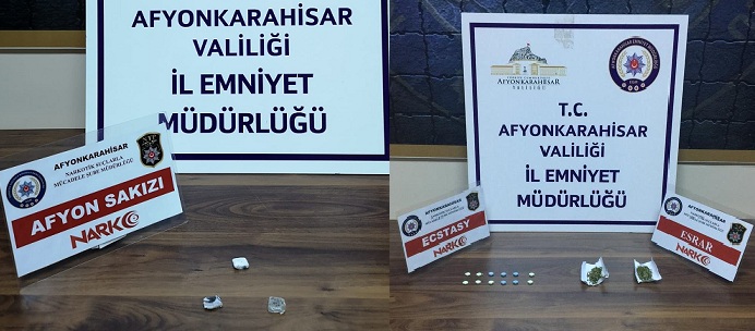 Uyuşturucu Satıcıları Park'da Yakalandı