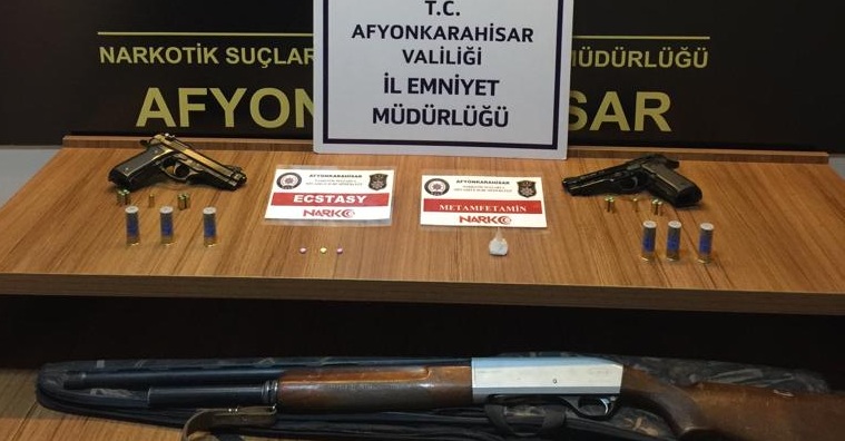 Emniyet'ten Uyuşturucuya Eş Zamanlı Operasyon