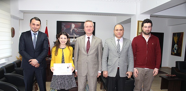 Genç Kardiyoloğa Kaymakamdan ödül