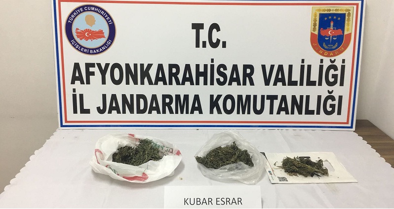 üzerine Sardığı Uyuşturucuyu Jandarma Buldu