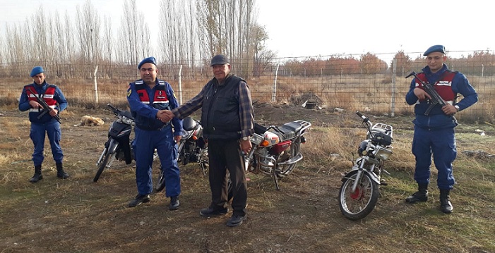 Jandarma, Motosiklet Hırsızlarını Yakaladı