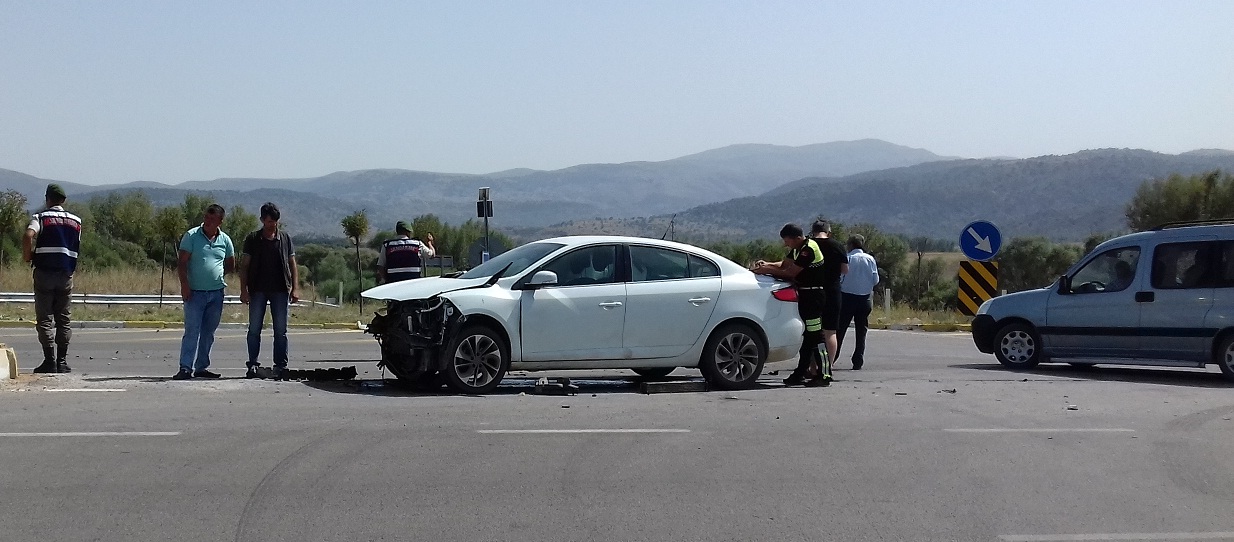 Dikkatsiz Veteriner Kazaya Sebeb Oldu 4 Kişi Yaralandı