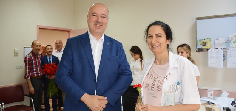 Milletvekili Adayı Civelek’ten Eşine Sürpriz Ziyaret