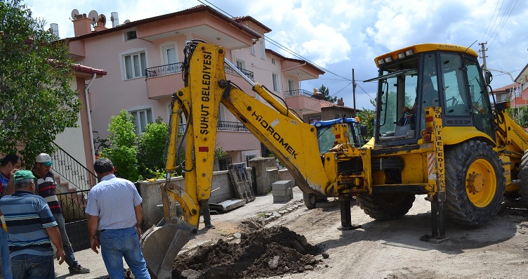 şuhut'ta Alt Ve üst Yapı çalışmaları Sürüyor