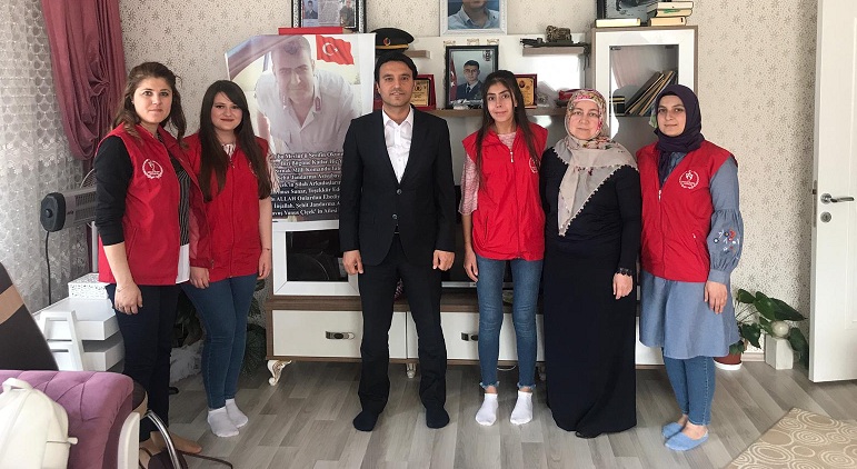 Gençler Ramazan Ayında şehit Ailelerini Unutmadı