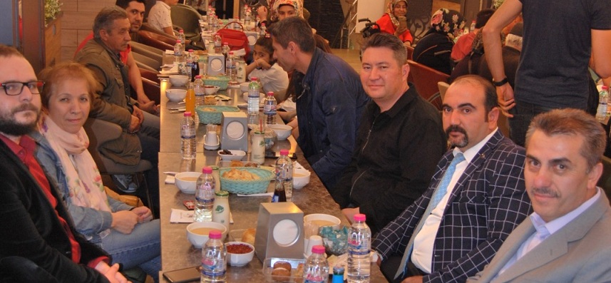 Ms Hastaları İftar Sofrasında Bir Araya Geldi..